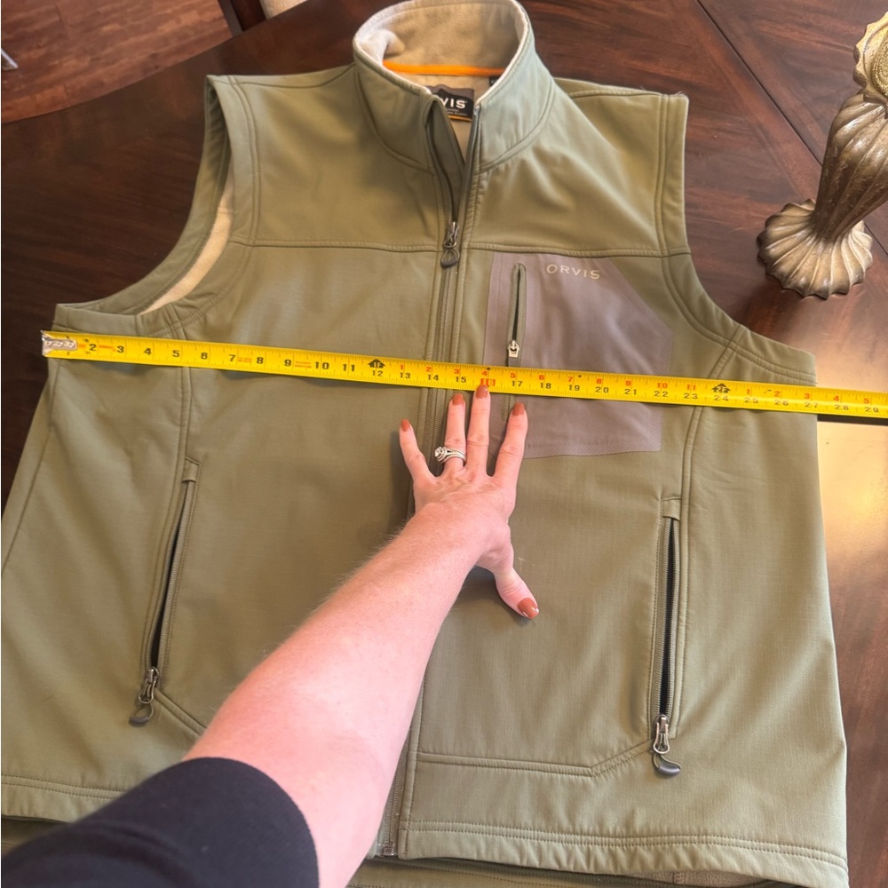 Orvis Vest. Size XXL. In Like New Condition. No rips, stains or signs of wear. - Picture 9 of 9